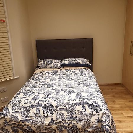 London Luxury Apartments 4 Min Walk From Ilford Station, With Free Parking Free Wifi Bagian luar foto