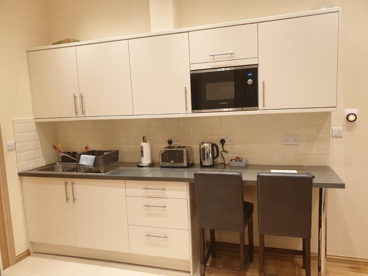 London Luxury Apartments 4 Min Walk From Ilford Station, With Free Parking Free Wifi Bagian luar foto