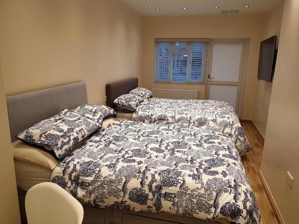 London Luxury Apartments 4 Min Walk From Ilford Station, With Free Parking Free Wifi Bagian luar foto