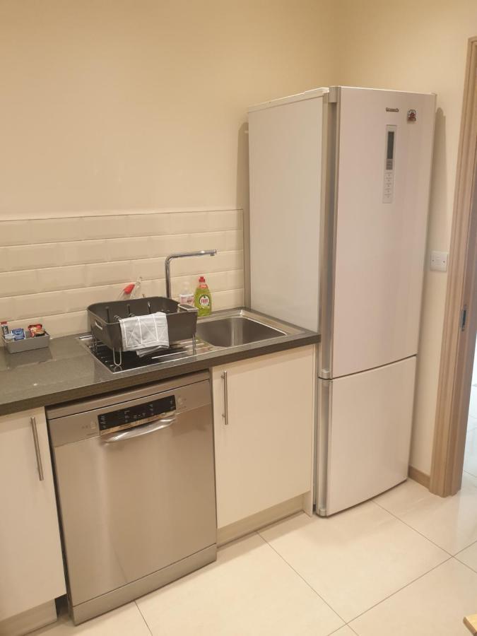 London Luxury Apartments 4 Min Walk From Ilford Station, With Free Parking Free Wifi Bagian luar foto