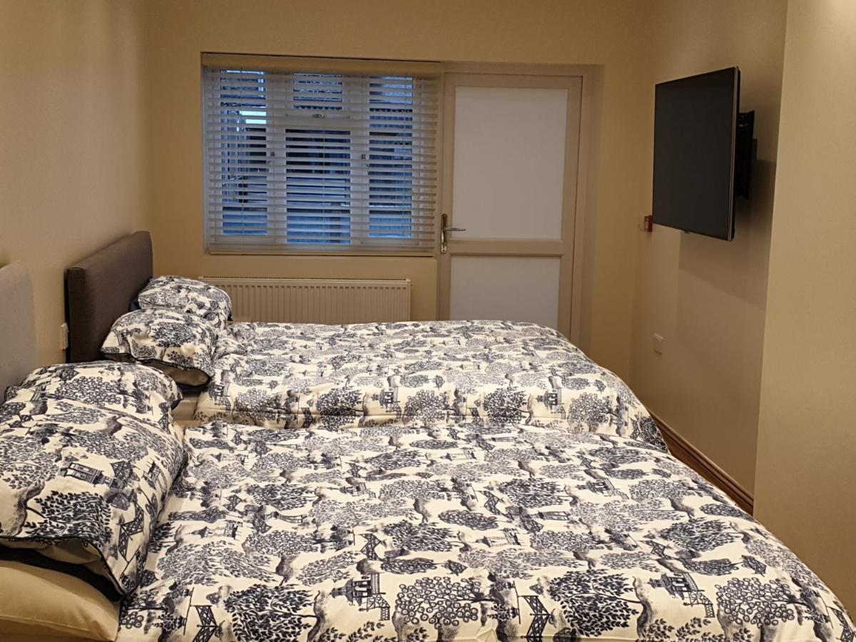 London Luxury Apartments 4 Min Walk From Ilford Station, With Free Parking Free Wifi Bagian luar foto