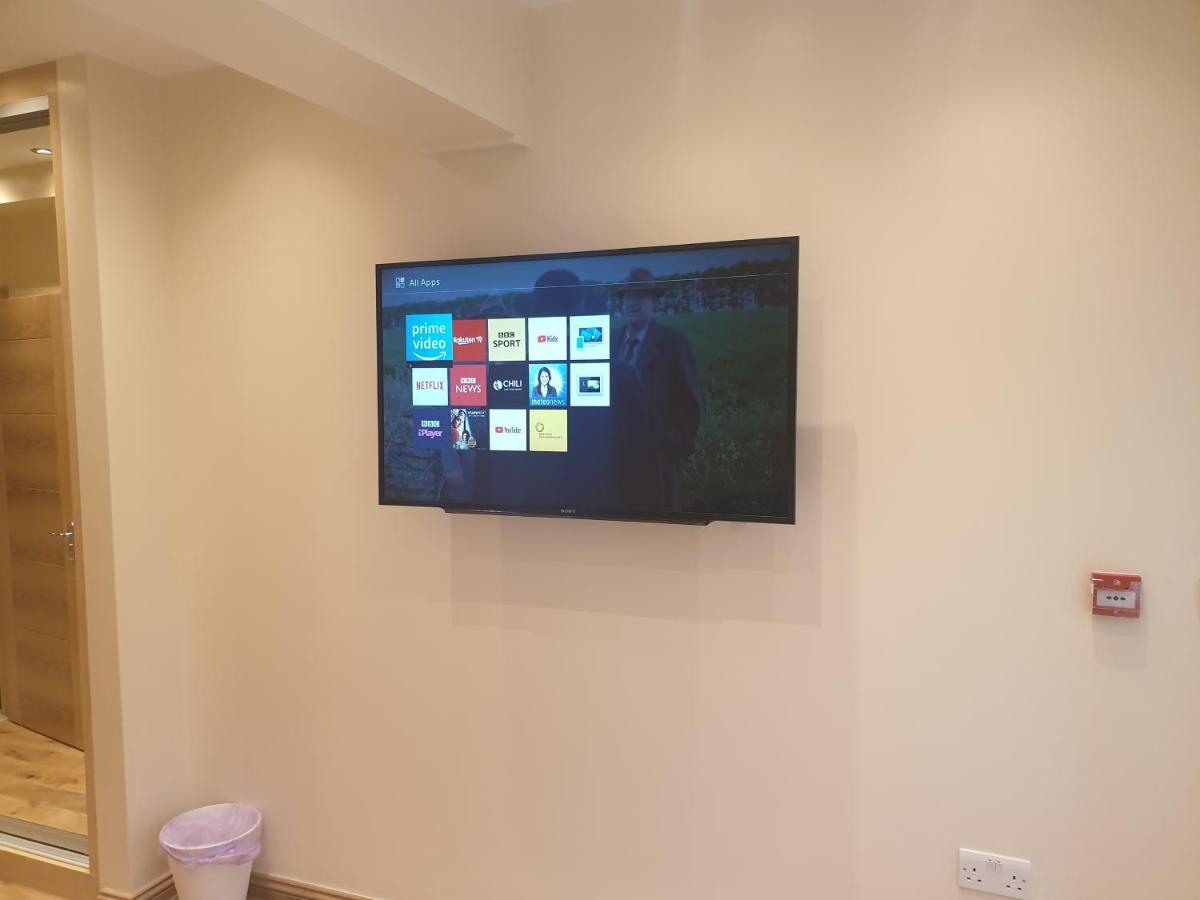 London Luxury Apartments 4 Min Walk From Ilford Station, With Free Parking Free Wifi Bagian luar foto