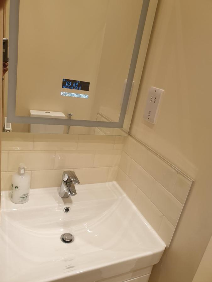 London Luxury Apartments 4 Min Walk From Ilford Station, With Free Parking Free Wifi Bagian luar foto