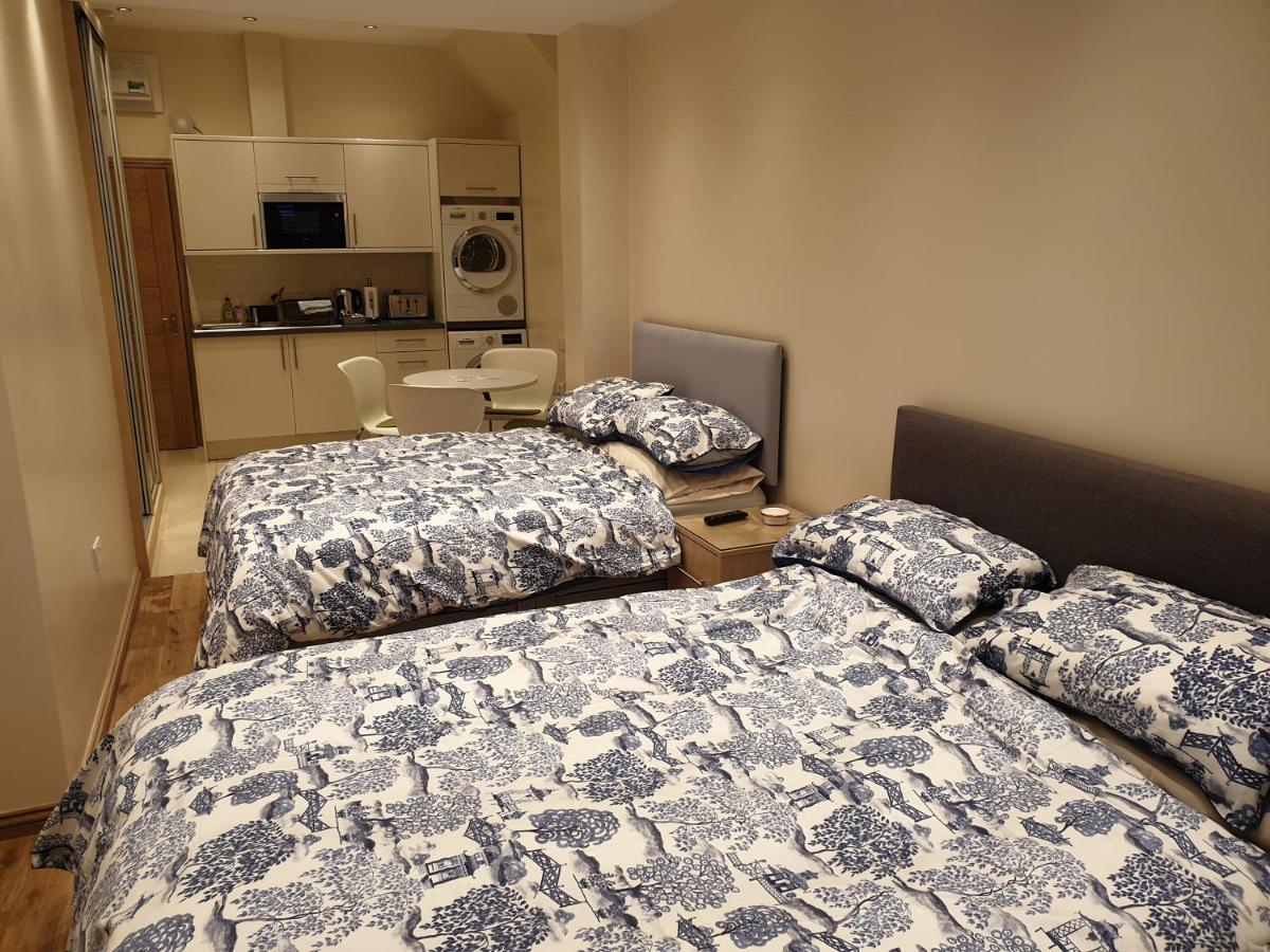 London Luxury Apartments 4 Min Walk From Ilford Station, With Free Parking Free Wifi Bagian luar foto