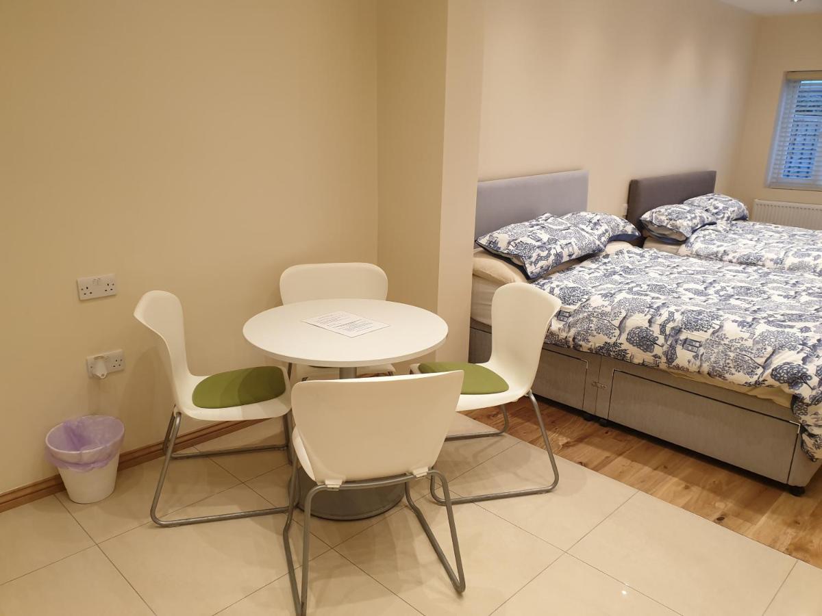 London Luxury Apartments 4 Min Walk From Ilford Station, With Free Parking Free Wifi Bagian luar foto