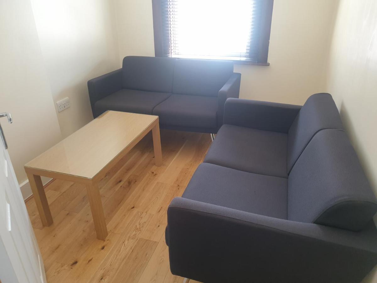 London Luxury Apartments 4 Min Walk From Ilford Station, With Free Parking Free Wifi Bagian luar foto
